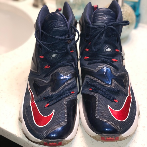 Lebron’s BLUE, RED, WHITE💯 SUPER CONDITION - Picture 1 of 4
